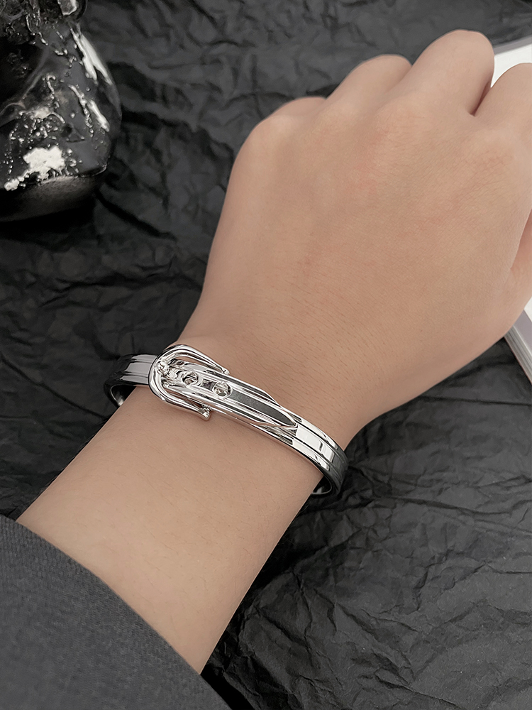 Adjustable High-End Women's Bracelet - Minimalist Cool Style with Belt Buckle Design for Summer Fashion Adjustable High-End Women's Bracelet - Minimalist Cool Style with Belt Buckle Design for Summer Fashion