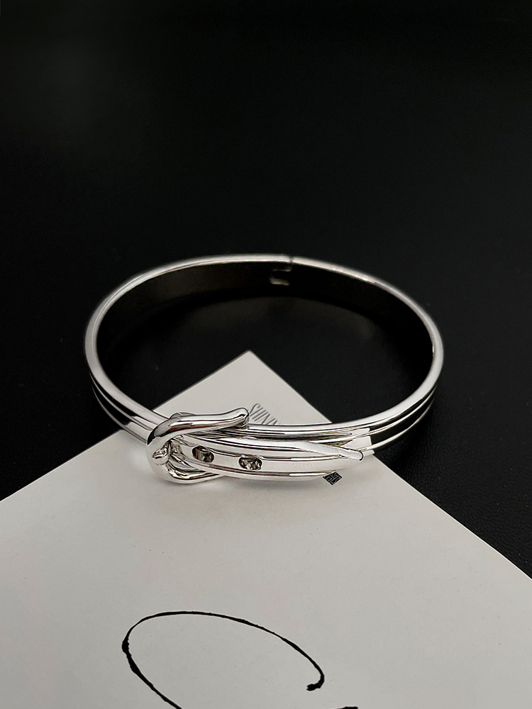 Adjustable High-End Women's Bracelet - Minimalist Cool Style with Belt Buckle Design for Summer Fashion Adjustable High-End Women's Bracelet - Minimalist Cool Style with Belt Buckle Design for Summer Fashion