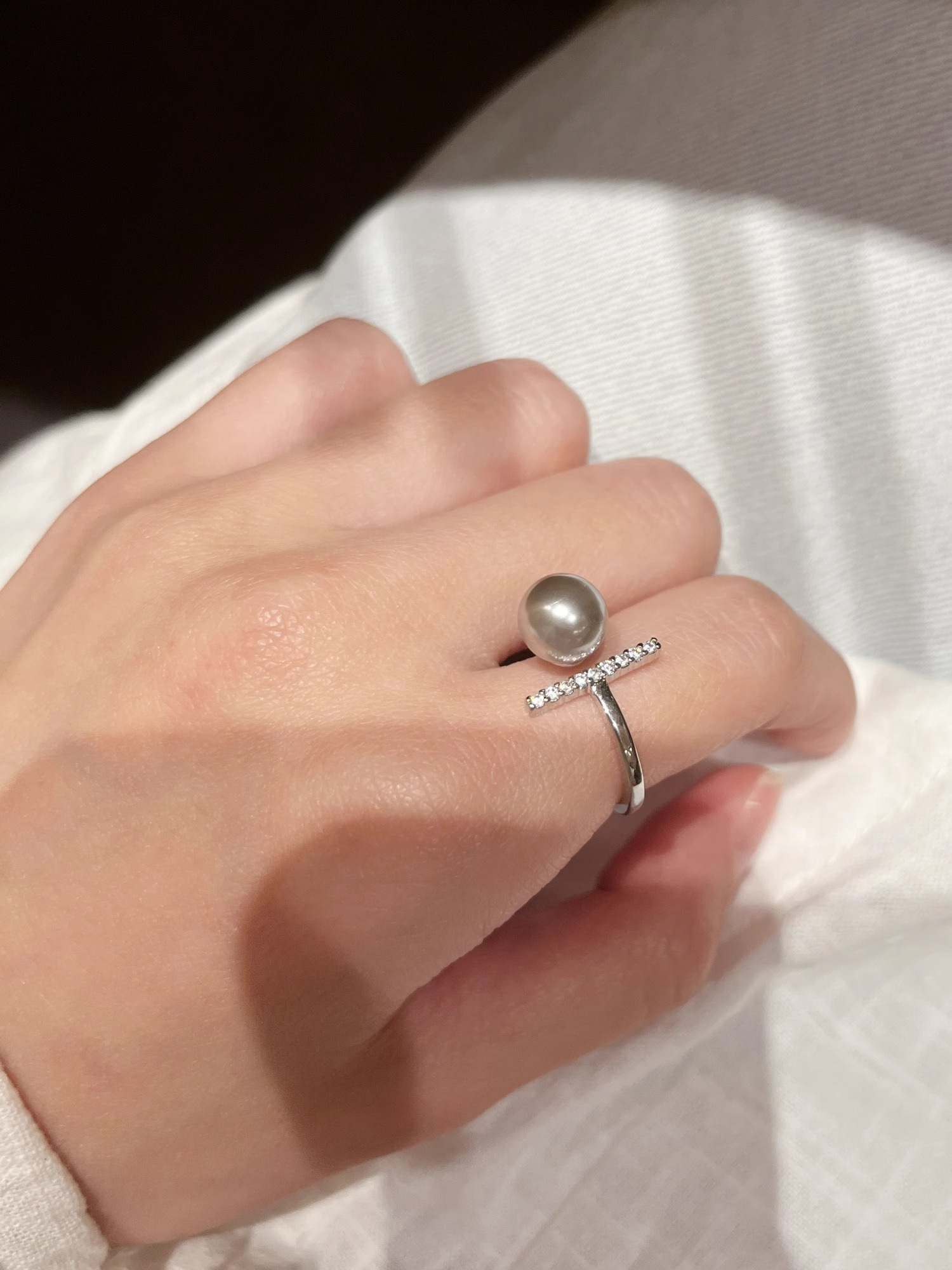 Adjustable Open Zircon Pearl Ring for Women - Niche One-Word Design, Elegant Fashion Jewelry Accessory Adjustable Open Zircon Pearl Ring for Women - Niche One-Word Design, Elegant Fashion Jewelry Accessory