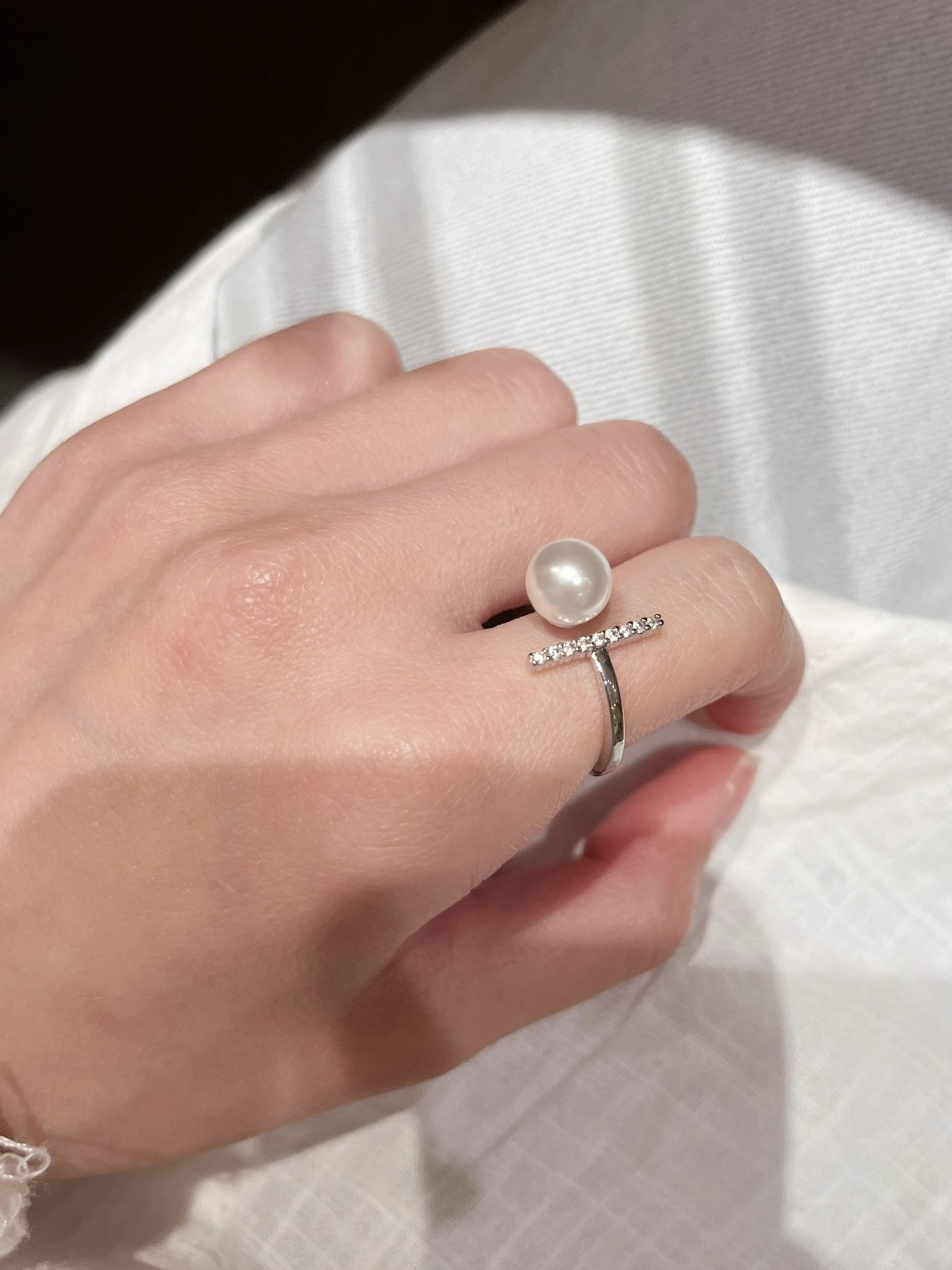 Adjustable Open Zircon Pearl Ring for Women - Niche One-Word Design, Elegant Fashion Jewelry Accessory