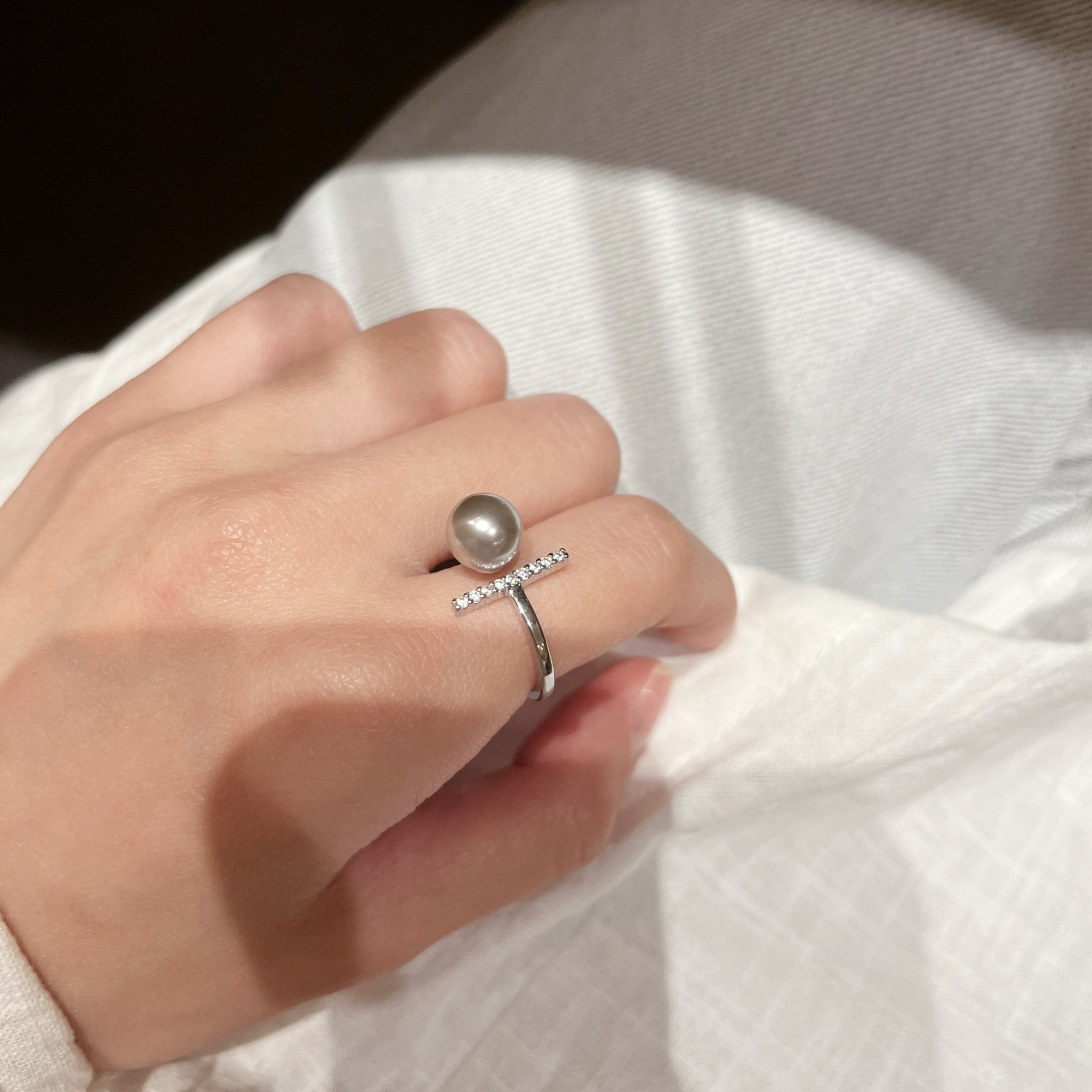 Adjustable Open Zircon Pearl Ring for Women - Niche One-Word Design, Elegant Fashion Jewelry Accessory Adjustable Open Zircon Pearl Ring for Women - Niche One-Word Design, Elegant Fashion Jewelry Accessory