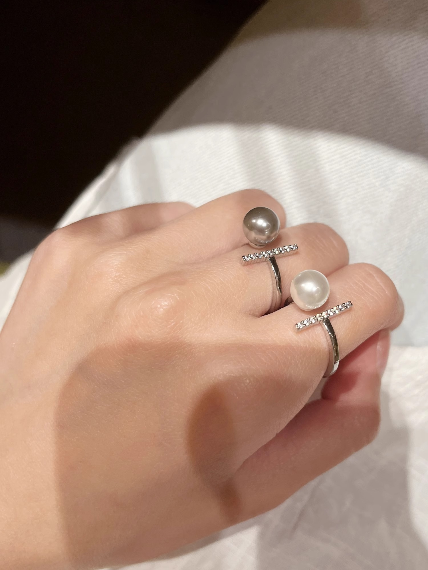 Adjustable Open Zircon Pearl Ring for Women - Niche One-Word Design, Elegant Fashion Jewelry Accessory Adjustable Open Zircon Pearl Ring for Women - Niche One-Word Design, Elegant Fashion Jewelry Accessory