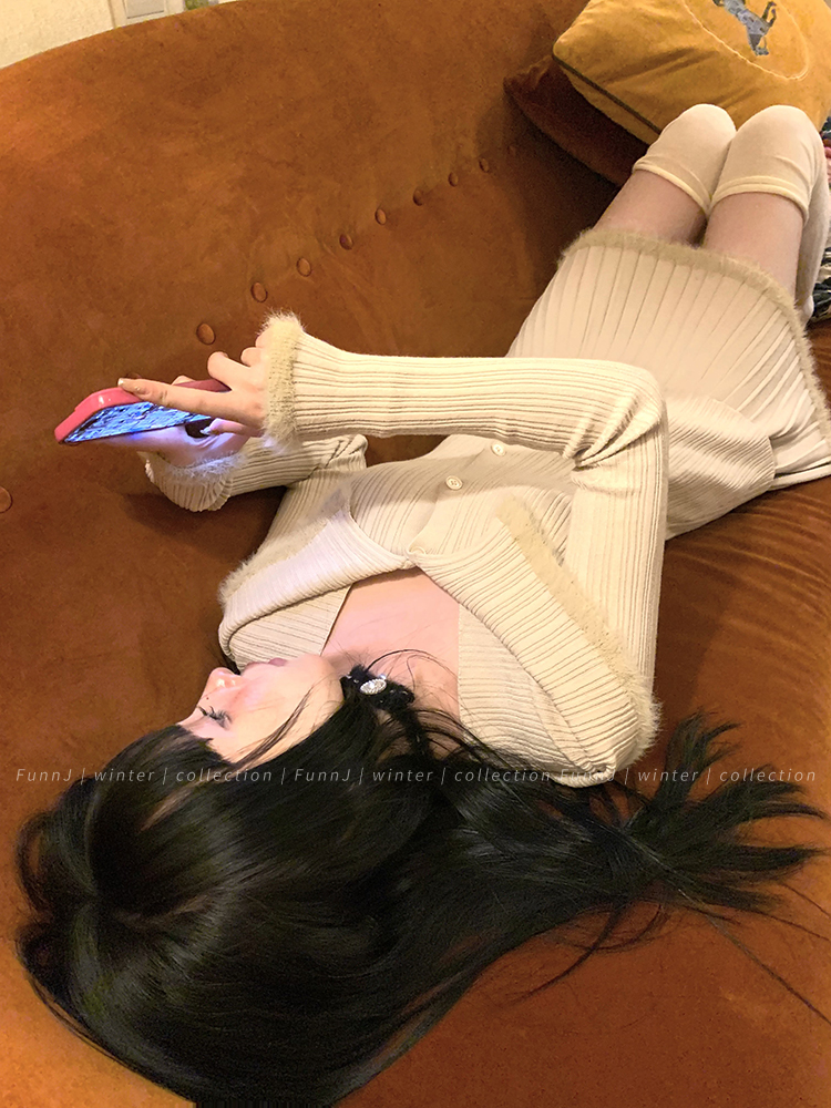 Adorable Lazy Girl Two-Piece Sweater Set with High-Waisted Pleated Skirt - Trendy Square Style Outfit for Y2K and 90s Fashion Lovers Adorable Lazy Girl Two-Piece Sweater Set with High-Waisted Pleated Skirt - Trendy Square Style Outfit for Y2K and 90s Fashion Lovers