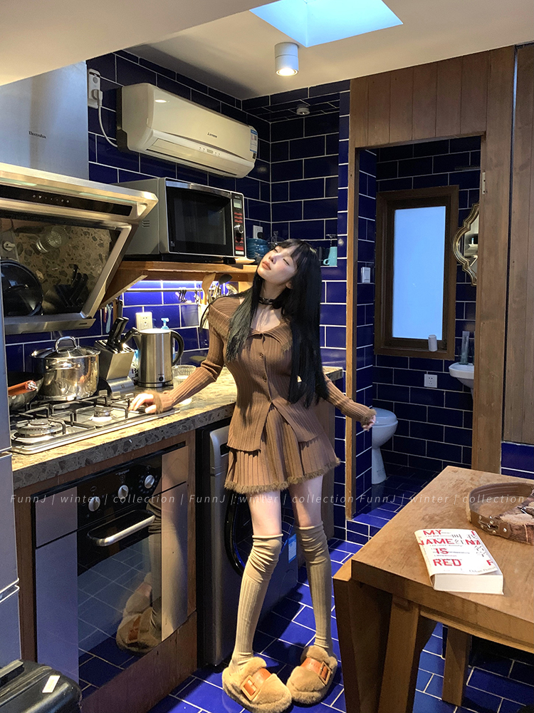 Adorable Lazy Girl Two-Piece Sweater Set with High-Waisted Pleated Skirt - Trendy Square Style Outfit for Y2K and 90s Fashion Lovers Adorable Lazy Girl Two-Piece Sweater Set with High-Waisted Pleated Skirt - Trendy Square Style Outfit for Y2K and 90s Fashion Lovers