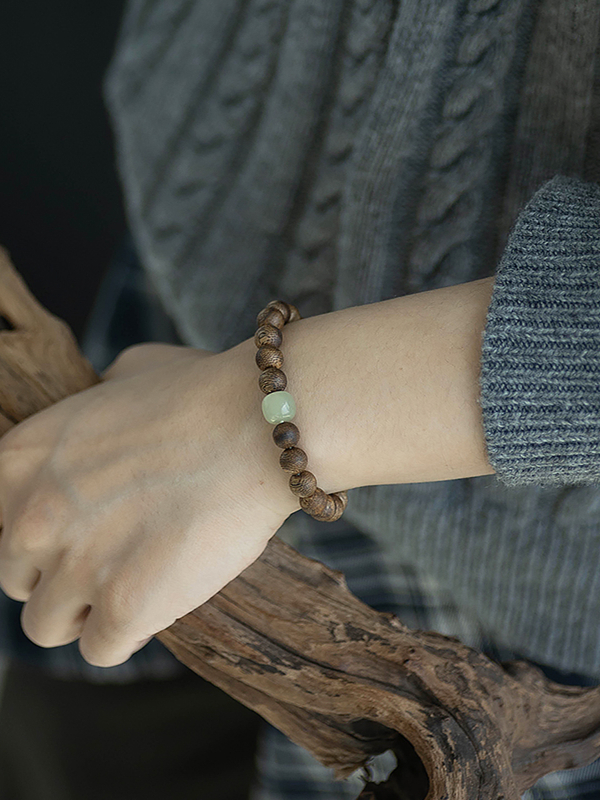Agarwood Bracelet for Women with Yachang and Hetian Jade, Chinese Style Sandalwood Craft, Elegant Jewelry Gift Agarwood Bracelet for Women with Yachang and Hetian Jade, Chinese Style Sandalwood Craft, Elegant Jewelry Gift