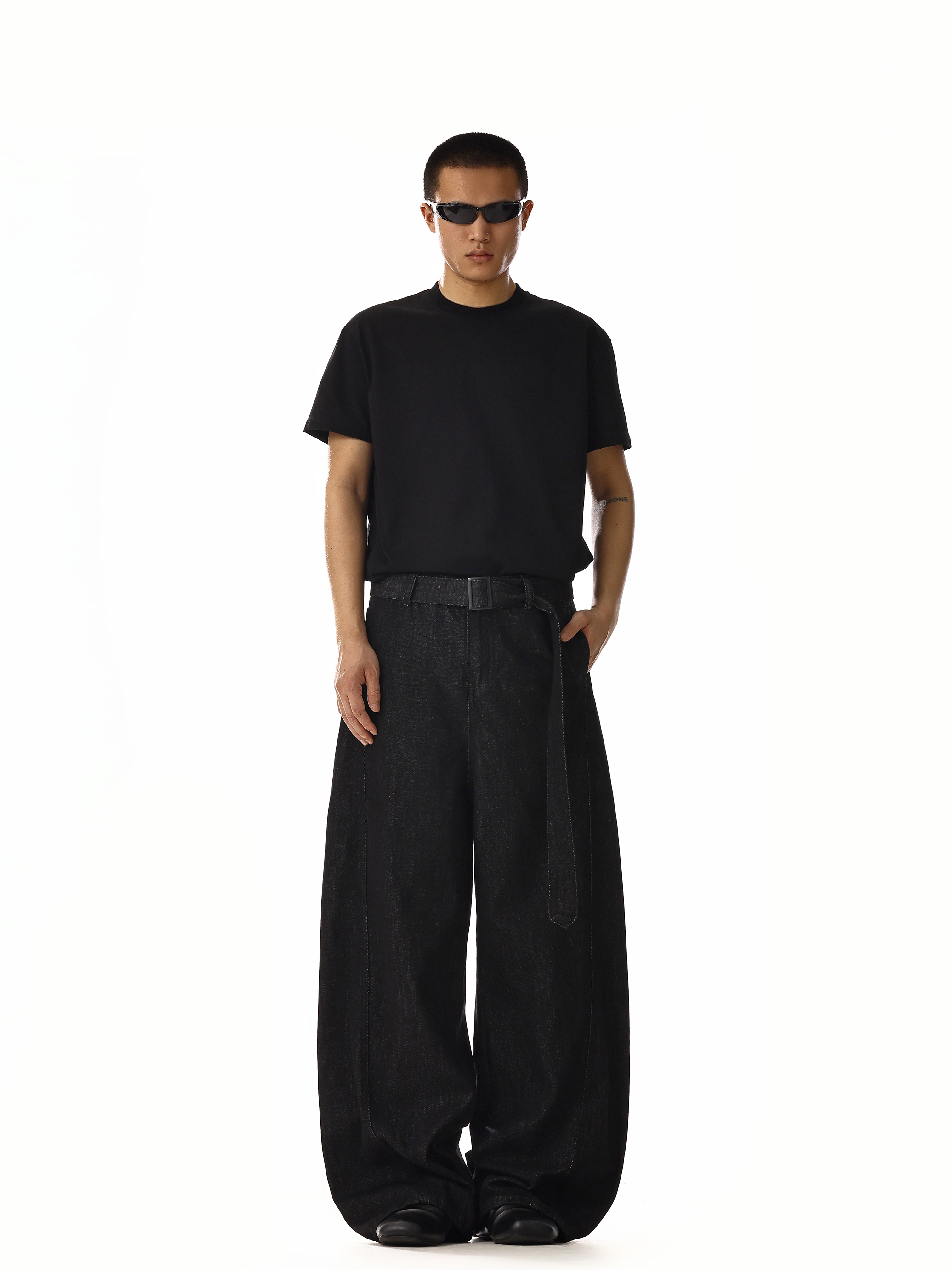 American Retro High Street Unisex Loose Black Jeans with Adjustable Waist - Versatile Wide-Leg Straight Pants for 90s Style Fashion American Retro High Street Unisex Loose Black Jeans with Adjustable Waist - Versatile Wide-Leg Straight Pants for 90s Style Fashion