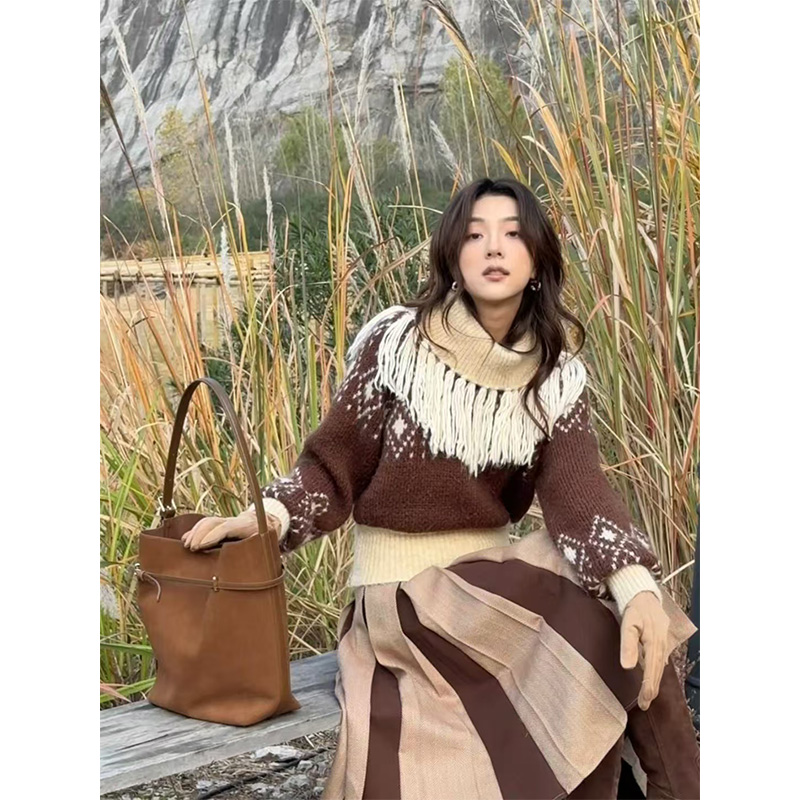 American Retro Knitted Top for Women - Winter Tassel Sweater, Trendy 90s-Inspired Design American Retro Knitted Top for Women - Winter Tassel Sweater, Trendy 90s-Inspired Design