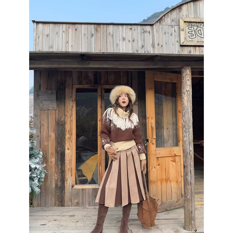 American Retro Knitted Top for Women - Winter Tassel Sweater, Trendy 90s-Inspired Design