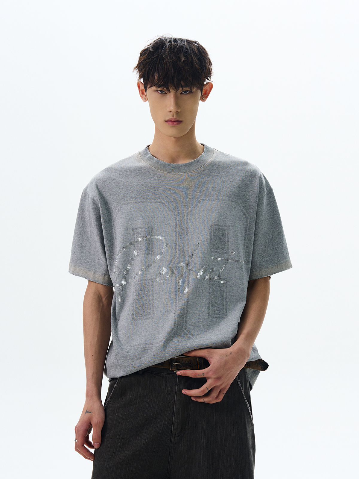 American Retro Rhinestone Letter Print Short-Sleeve T-Shirt for Men and Women, Stylish Loose-Fitting Streetwear Top American Retro Rhinestone Letter Print Short-Sleeve T-Shirt for Men and Women, Stylish Loose-Fitting Streetwear Top