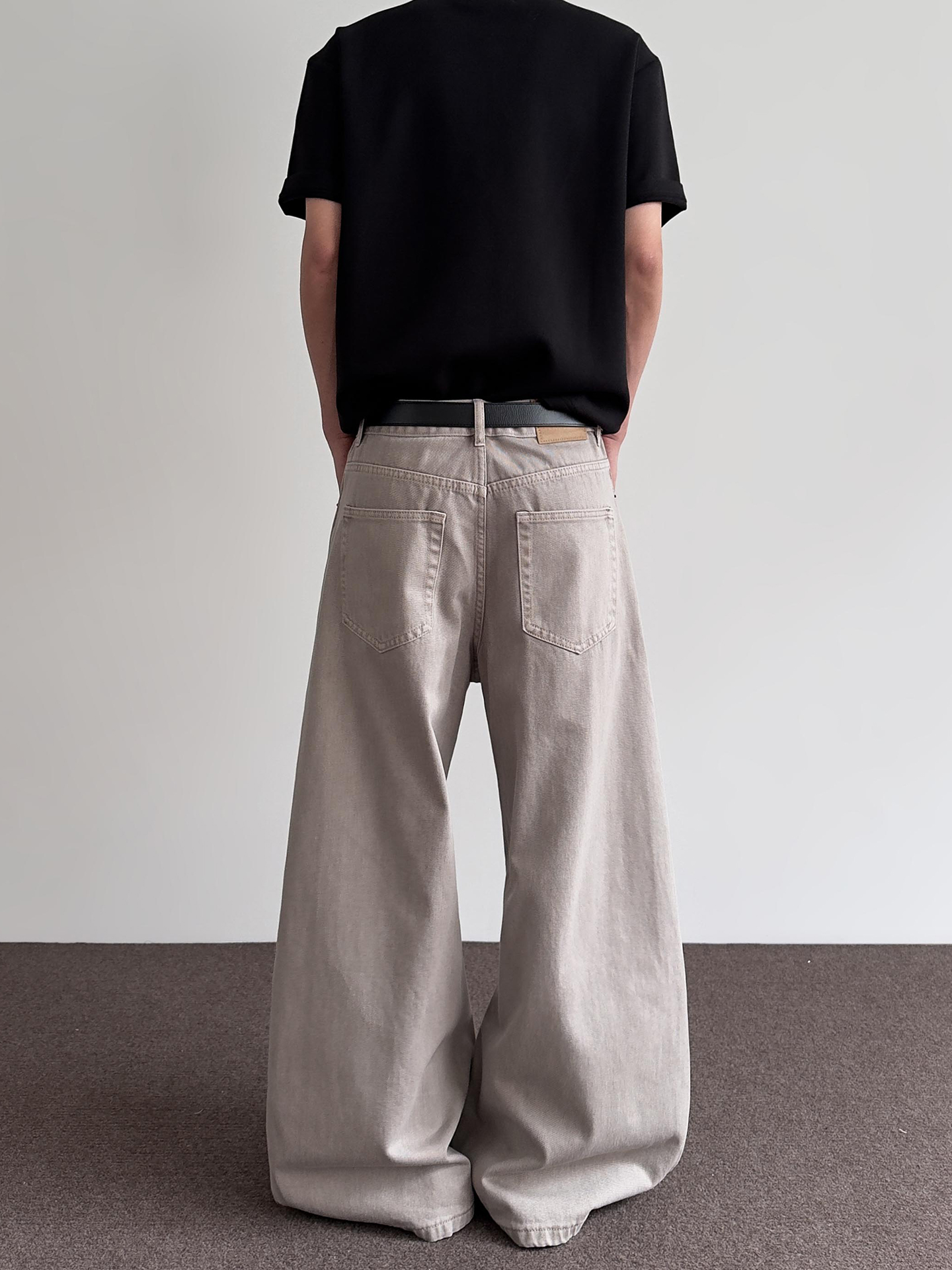 American Vintage Deconstructed Curved Knife Pants - Distressed Loose Fit Denim, Trendy Silhouette, Clean Fit, 90s Inspired Style American Vintage Deconstructed Curved Knife Pants - Distressed Loose Fit Denim, Trendy Silhouette, Clean Fit, 90s Inspired Style