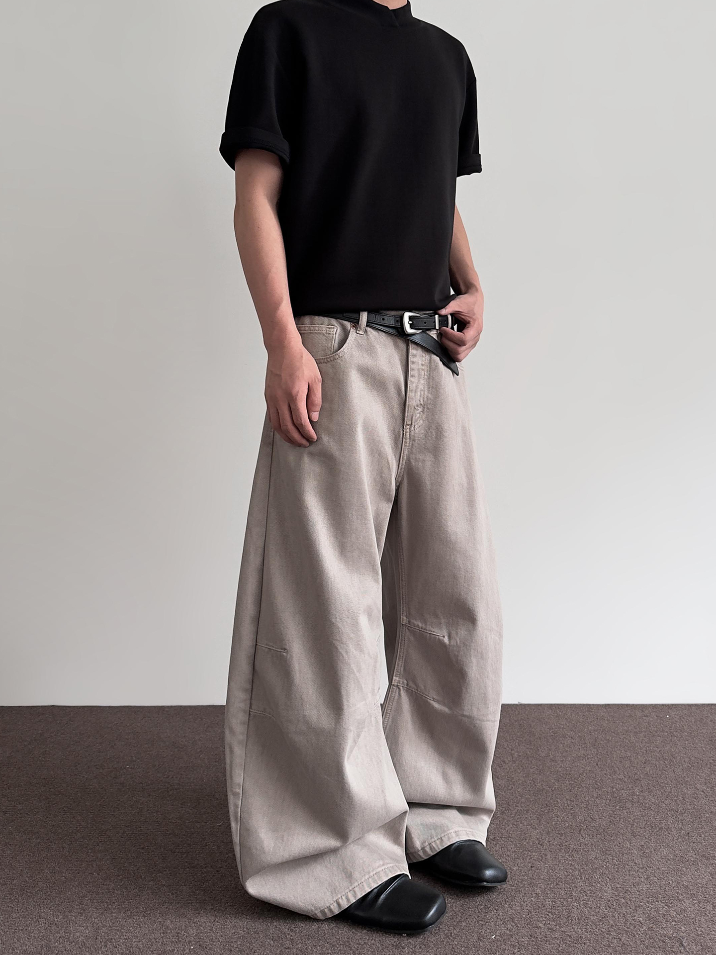 American Vintage Deconstructed Curved Knife Pants - Distressed Loose Fit Denim, Trendy Silhouette, Clean Fit, 90s Inspired Style American Vintage Deconstructed Curved Knife Pants - Distressed Loose Fit Denim, Trendy Silhouette, Clean Fit, 90s Inspired Style