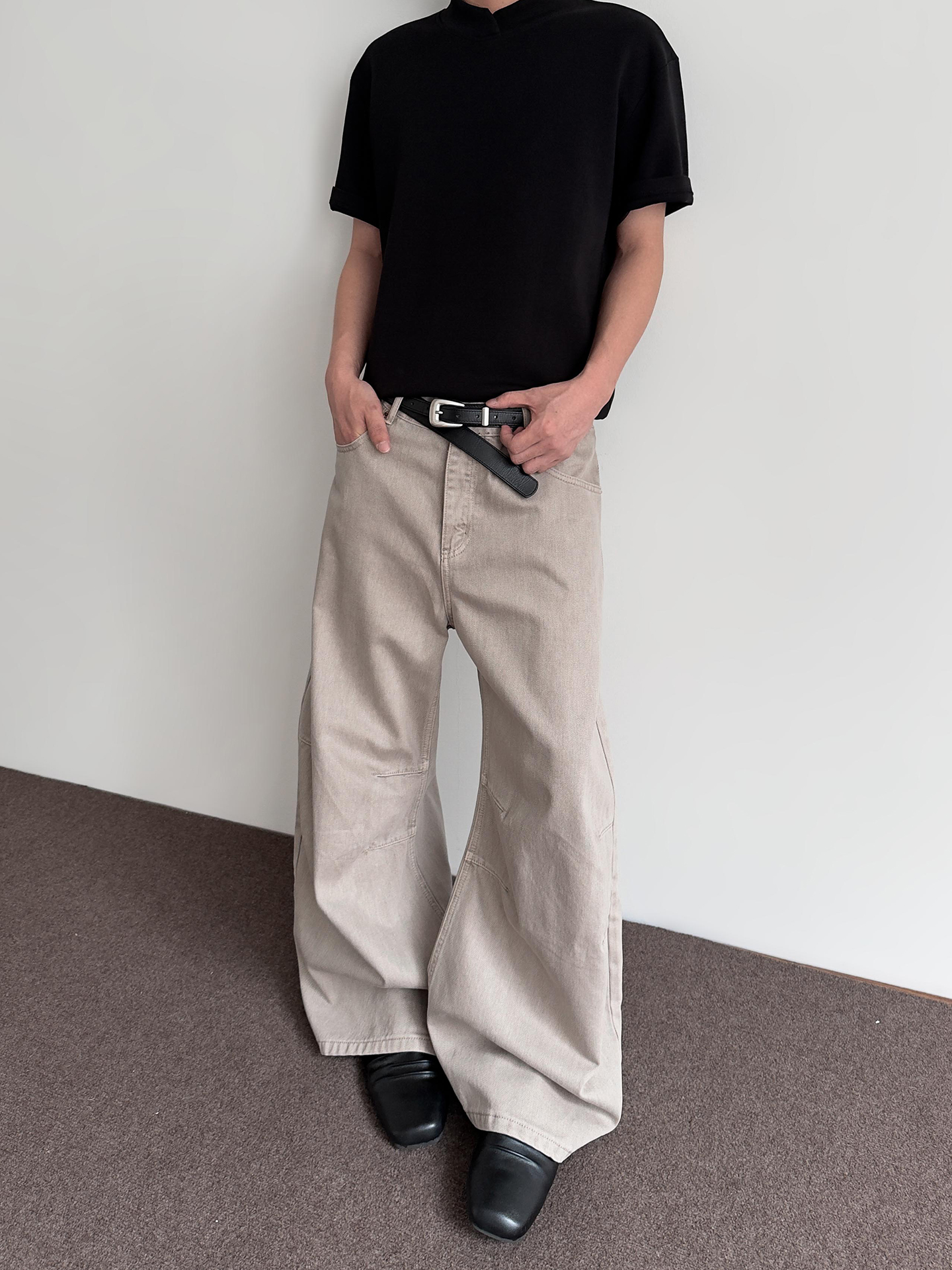 American Vintage Deconstructed Curved Knife Pants - Distressed Loose Fit Denim, Trendy Silhouette, Clean Fit, 90s Inspired Style American Vintage Deconstructed Curved Knife Pants - Distressed Loose Fit Denim, Trendy Silhouette, Clean Fit, 90s Inspired Style