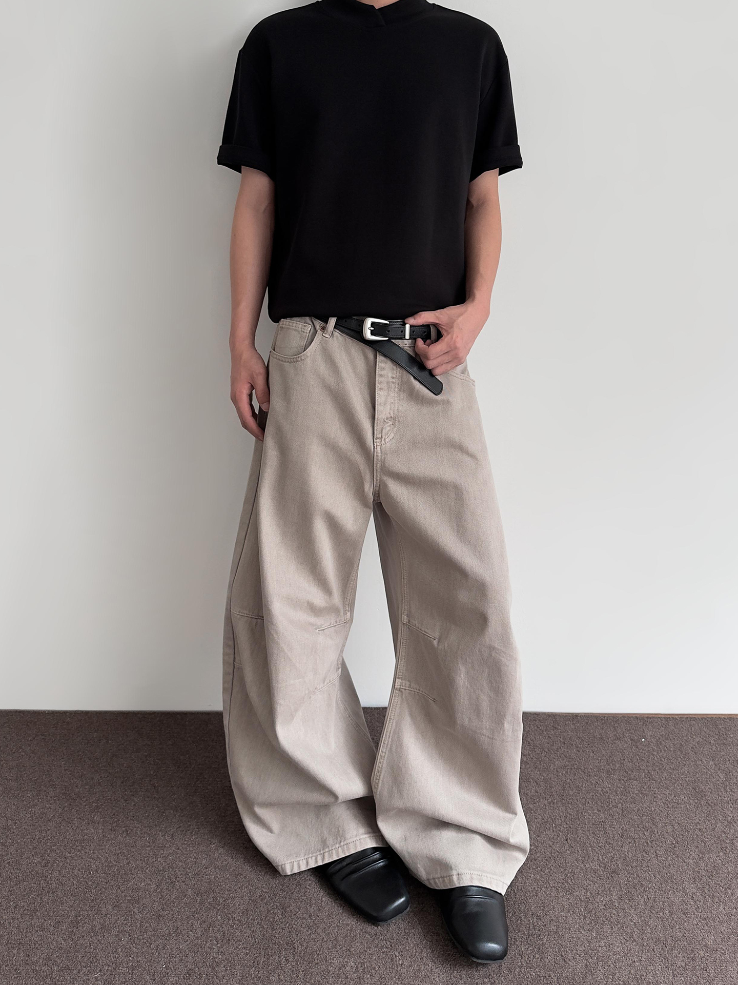 American Vintage Deconstructed Curved Knife Pants - Distressed Loose Fit Denim, Trendy Silhouette, Clean Fit, 90s Inspired Style American Vintage Deconstructed Curved Knife Pants - Distressed Loose Fit Denim, Trendy Silhouette, Clean Fit, 90s Inspired Style