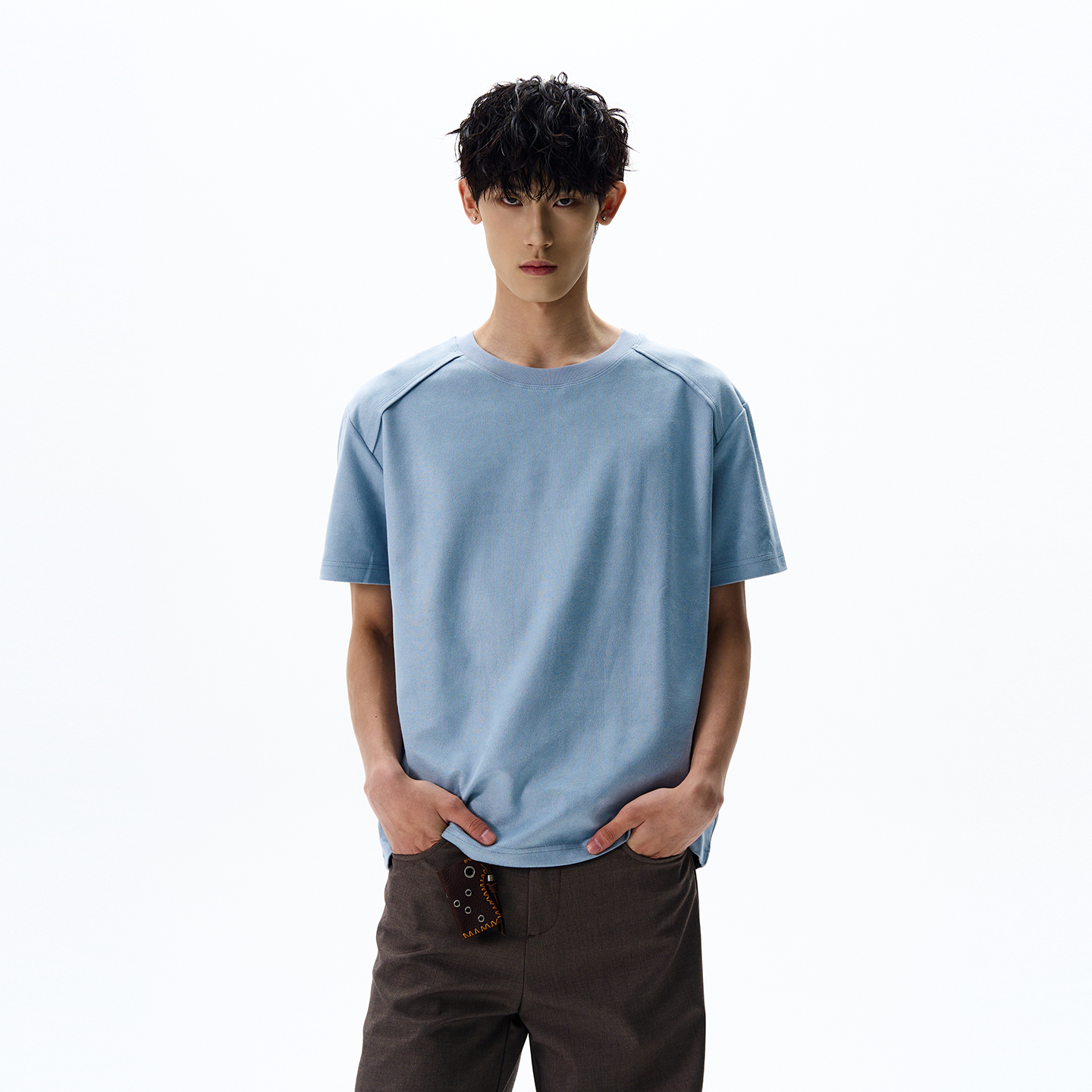 American Vintage Deconstructed Suede Short-Sleeve T-Shirt for Men and Women, Boxy Shoulder, Clean Fit, Retro Style American Vintage Deconstructed Suede Short-Sleeve T-Shirt for Men and Women, Boxy Shoulder, Clean Fit, Retro Style
