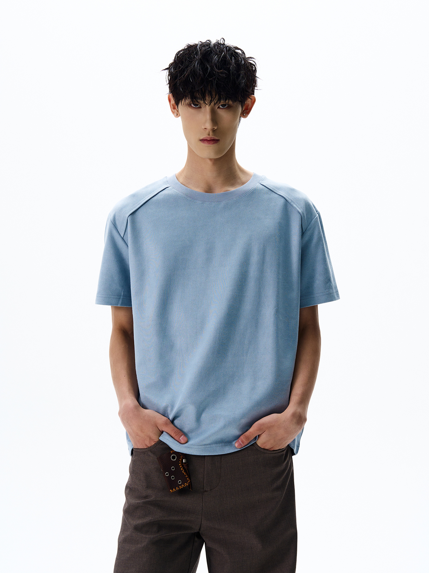 American Vintage Deconstructed Suede Short-Sleeve T-Shirt for Men and Women, Boxy Shoulder, Clean Fit, Retro Style American Vintage Deconstructed Suede Short-Sleeve T-Shirt for Men and Women, Boxy Shoulder, Clean Fit, Retro Style