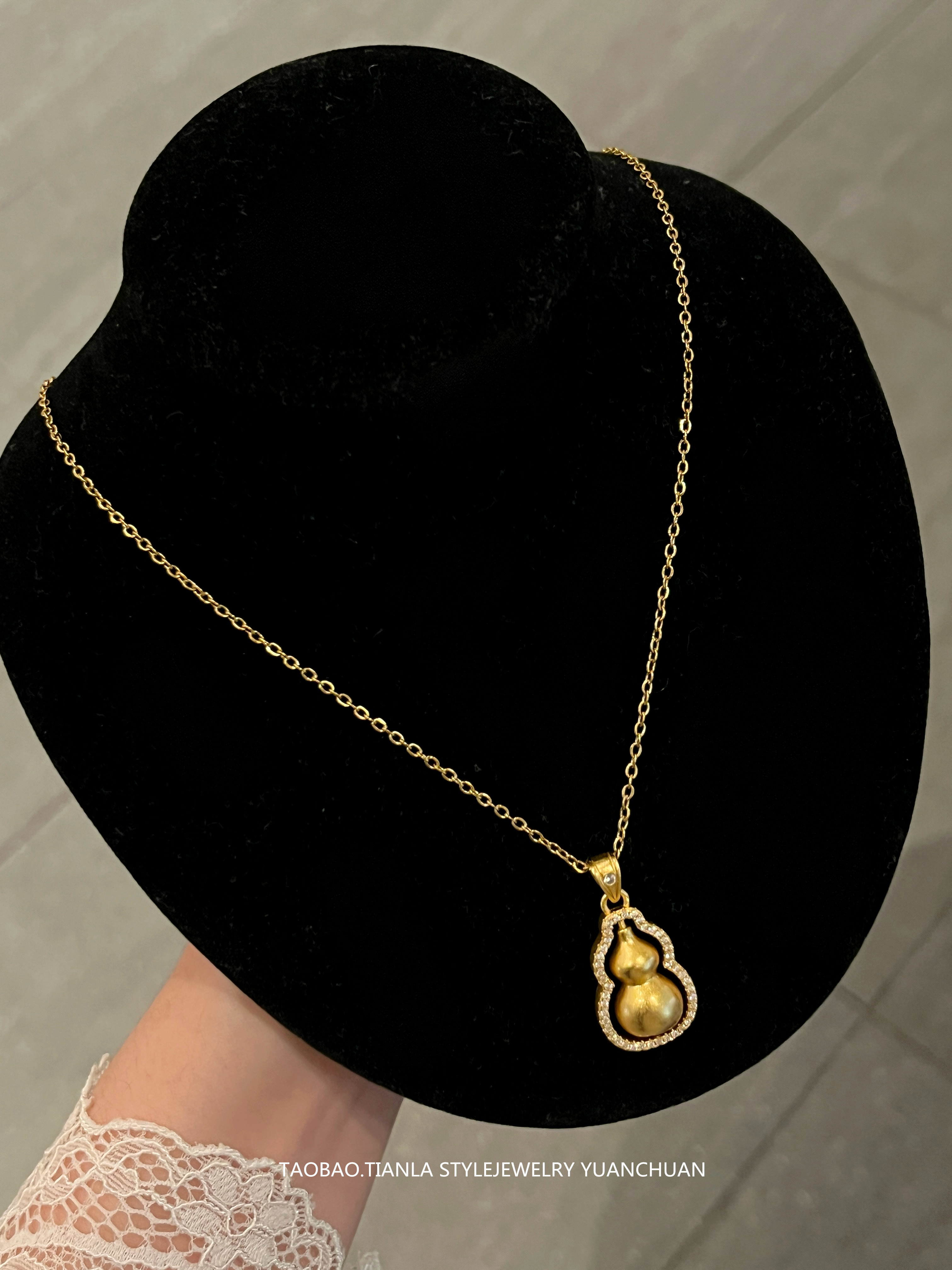 Ancient-Style Sand Gold Gourd Necklace for Women, High-End Light Luxury Pendant, Niche Design Clavicle Chain Gift Ancient-Style Sand Gold Gourd Necklace for Women, High-End Light Luxury Pendant, Niche Design Clavicle Chain Gift