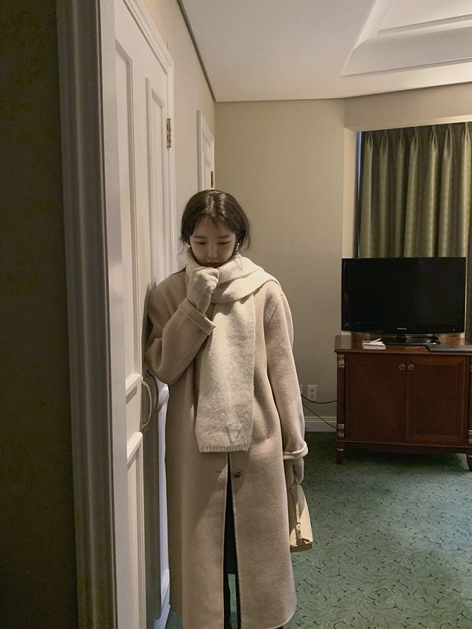 Antique White Cotton Candy Knitted Scarf for Autumn & Winter - Korean Style Wool Blend Fashion Accessory Antique White Cotton Candy Knitted Scarf for Autumn & Winter - Korean Style Wool Blend Fashion Accessory