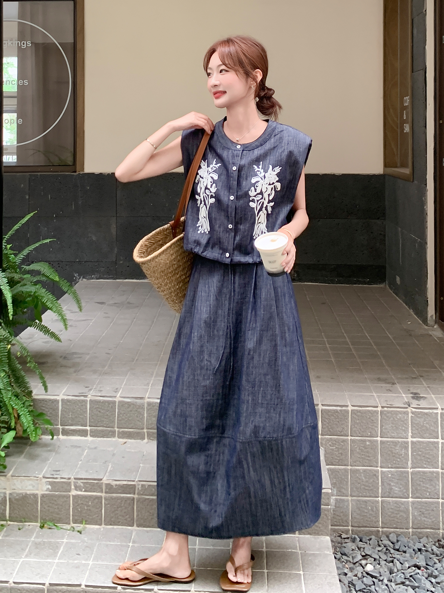 Artistic Retro Embroidered Sleeveless Vest and Skirt Two-Piece Set for Women - Summer 2025 Fashion Artistic Retro Embroidered Sleeveless Vest and Skirt Two-Piece Set for Women - Summer 2025 Fashion
