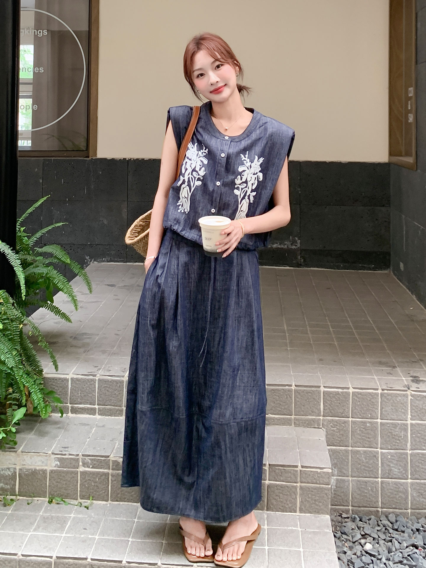 Artistic Retro Embroidered Sleeveless Vest and Skirt Two-Piece Set for Women - Summer 2025 Fashion Artistic Retro Embroidered Sleeveless Vest and Skirt Two-Piece Set for Women - Summer 2025 Fashion