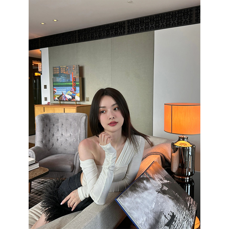 Asymmetrical Off-Shoulder Long Sleeve T-Shirt for Women - Retro Slim Fit Base Layer Top - Spring Summer Fashion, Hot Girl Style Asymmetrical Off-Shoulder Long Sleeve T-Shirt for Women - Retro Slim Fit Base Layer Top - Spring Summer Fashion, Hot Girl Style