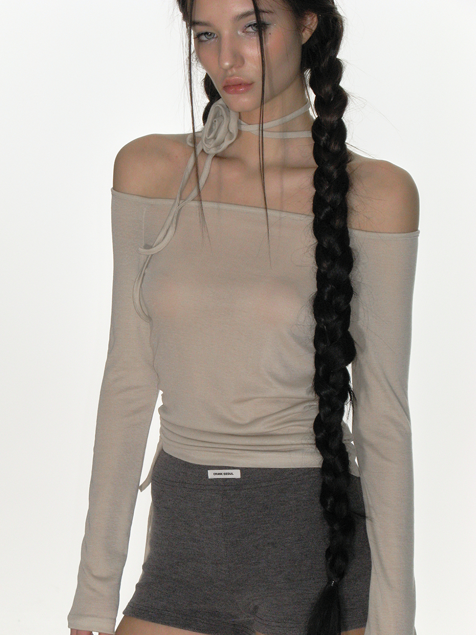 Asymmetrical One-Shoulder Slim Fit Tee - Lightweight Long Sleeve Korean Hot Girl Style with Rose Design for Spring/Summer 2025 Asymmetrical One-Shoulder Slim Fit Tee - Lightweight Long Sleeve Korean Hot Girl Style with Rose Design for Spring/Summer 2025