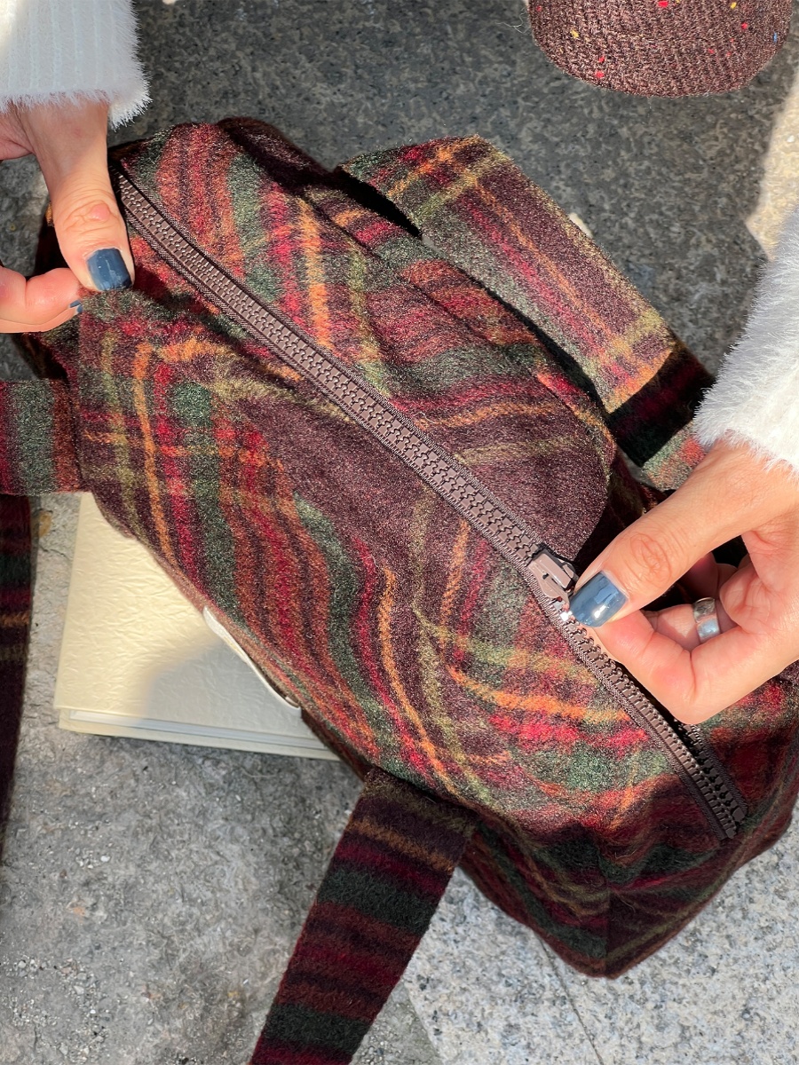 Autumn Winter Plaid Boston Bag - Large Capacity Versatile Textured Shoulder Bag for Everyday and Travel Style Autumn Winter Plaid Boston Bag - Large Capacity Versatile Textured Shoulder Bag for Everyday and Travel Style