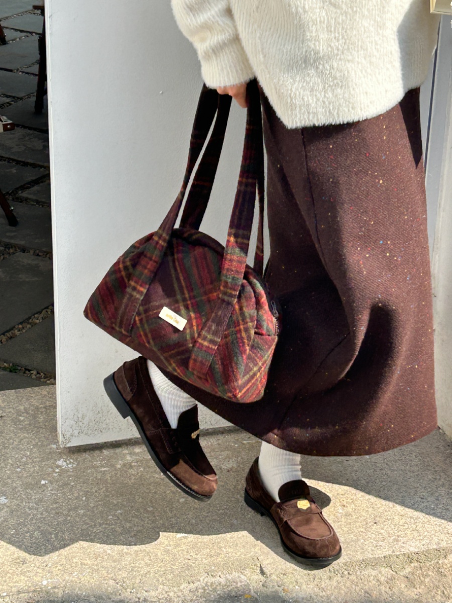 Autumn Winter Plaid Boston Bag - Large Capacity Versatile Textured Shoulder Bag for Everyday and Travel Style Autumn Winter Plaid Boston Bag - Large Capacity Versatile Textured Shoulder Bag for Everyday and Travel Style