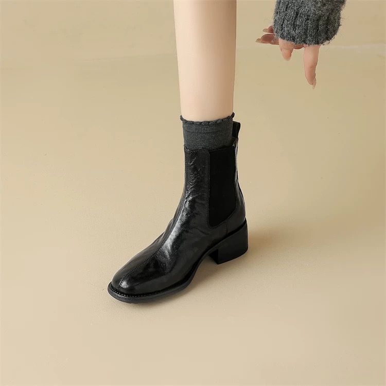 Autumn/Winter Women's Low-Heeled Round-Toe Genuine Leather Chelsea Boots - Black Elastic Martin Short Booties Autumn/Winter Women's Low-Heeled Round-Toe Genuine Leather Chelsea Boots - Black Elastic Martin Short Booties