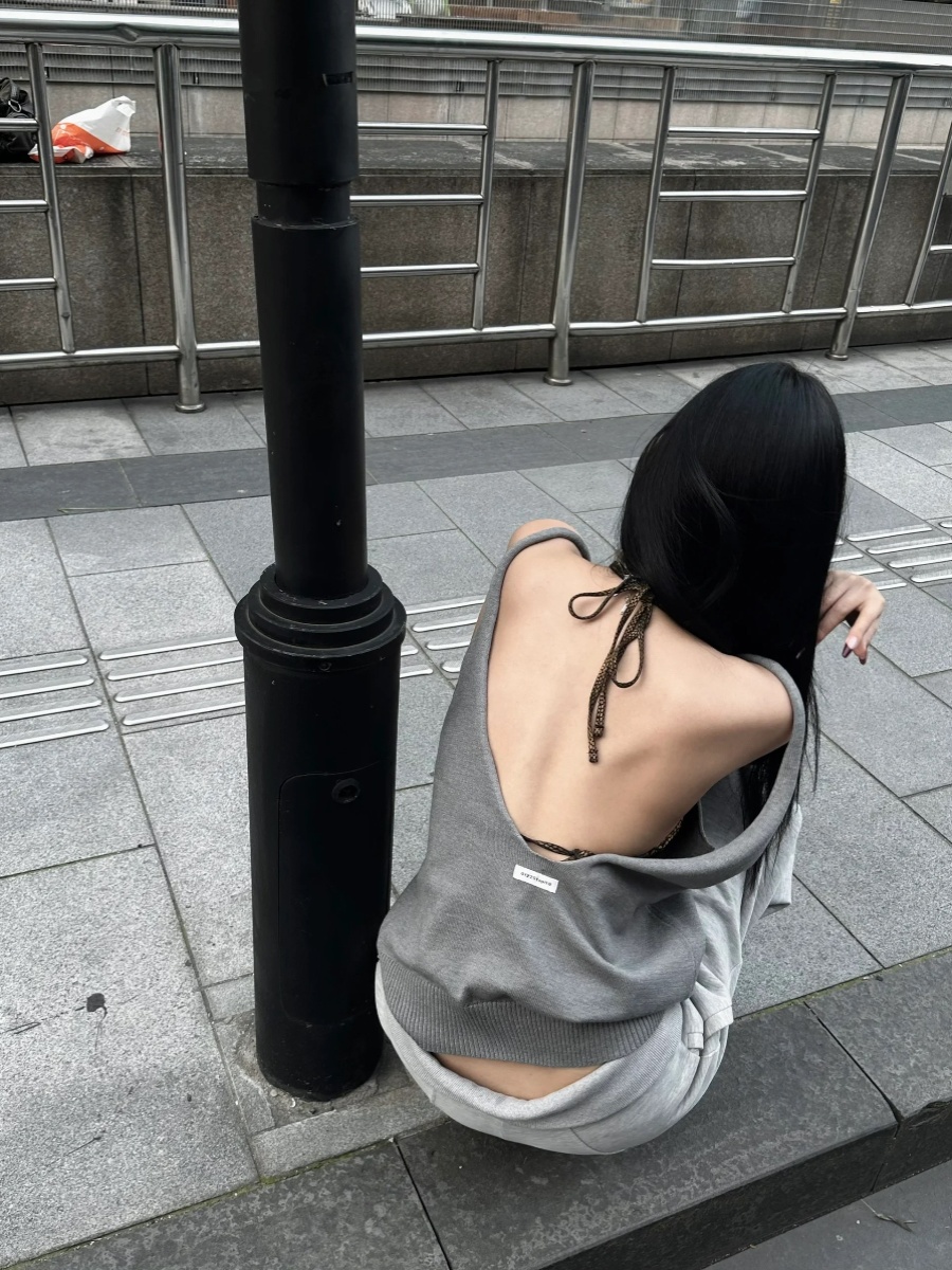 Backless American Style Sleeveless Knitted Tank Top for Women - Loose Fit Summer Trendy Vest