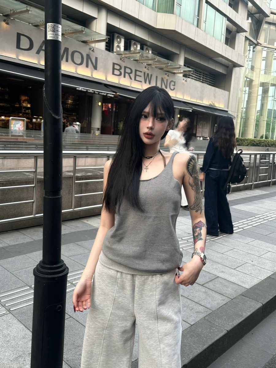 Backless American Style Sleeveless Knitted Tank Top for Women - Loose Fit Summer Trendy Vest