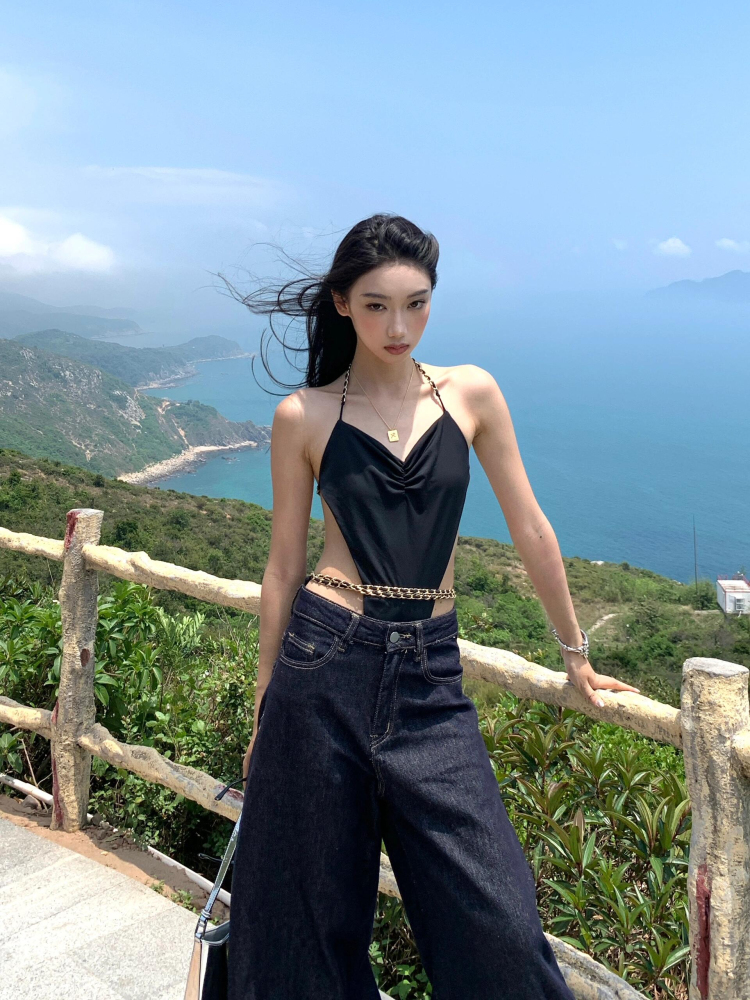 Backless Halter Jumpsuit for Women - Sexy Slim Fit Hollow Out Top - European American Style - Summer 2025 Fashion Backless Halter Jumpsuit for Women - Sexy Slim Fit Hollow Out Top - European American Style - Summer 2025 Fashion