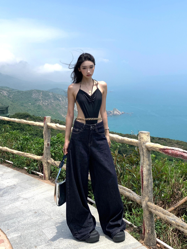 Backless Halter Jumpsuit for Women - Sexy Slim Fit Hollow Out Top - European American Style - Summer 2025 Fashion Backless Halter Jumpsuit for Women - Sexy Slim Fit Hollow Out Top - European American Style - Summer 2025 Fashion