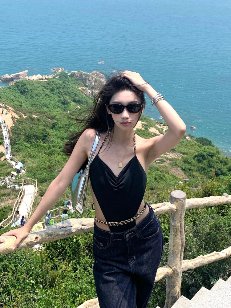 Backless Halter Jumpsuit for Women - Sexy Slim Fit Hollow Out Top - European American Style - Summer 2025 Fashion Backless Halter Jumpsuit for Women - Sexy Slim Fit Hollow Out Top - European American Style - Summer 2025 Fashion