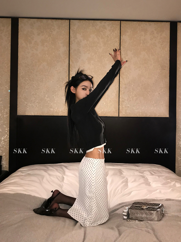 Beautiful Spicy Girl 2025 Spring Warm Slim Knit Sweater and Shorts Two-Piece Set for Women - Trendy Y2K Fashion Outfit Beautiful Spicy Girl 2025 Spring Warm Slim Knit Sweater and Shorts Two-Piece Set for Women - Trendy Y2K Fashion Outfit