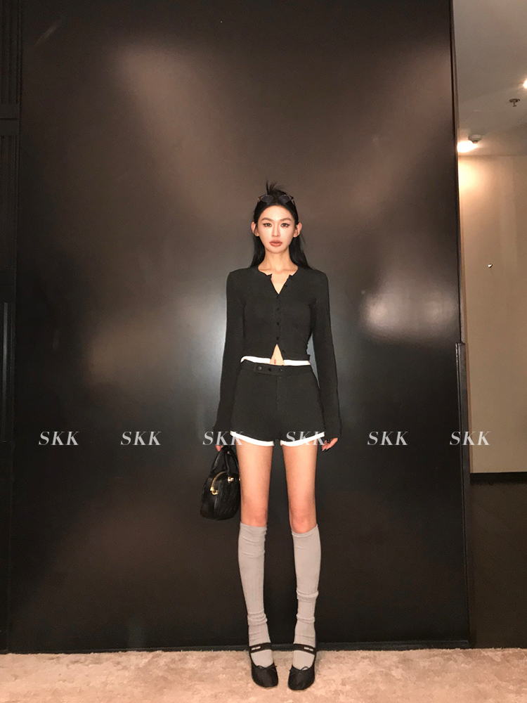 Beautiful Spicy Girl 2025 Spring Warm Slim Knit Sweater and Shorts Two-Piece Set for Women - Trendy Y2K Fashion Outfit Beautiful Spicy Girl 2025 Spring Warm Slim Knit Sweater and Shorts Two-Piece Set for Women - Trendy Y2K Fashion Outfit