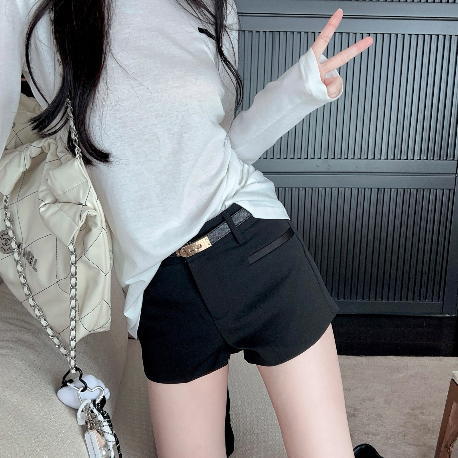 Black Bodycon Suit Shorts for Women, Slimming High-Waisted Hot Pants with Belt, Early Autumn Style, Trendy Fashion