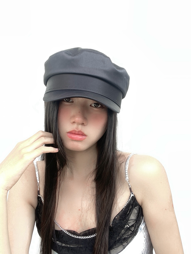 Black Flat-Top Duckbill Cap - Japanese-Style Solid Color Versatile Retro Newsboy Cap for Artistic British Fashion