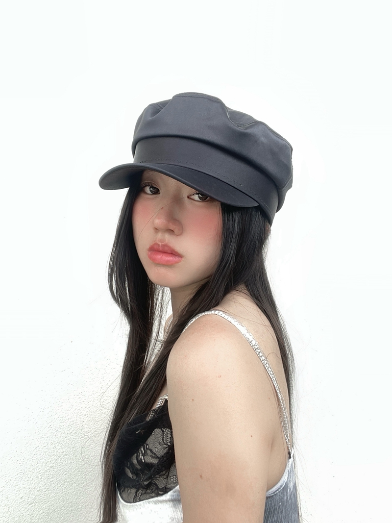 Black Flat-Top Duckbill Cap - Japanese-Style Solid Color Versatile Retro Newsboy Cap for Artistic British Fashion