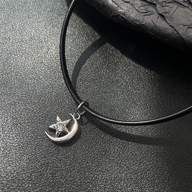 Black Leather Star and Moon Choker Necklace for Women - Light Luxury High-End Clavicle Chain, Trendy Y2K Fashion Accessory