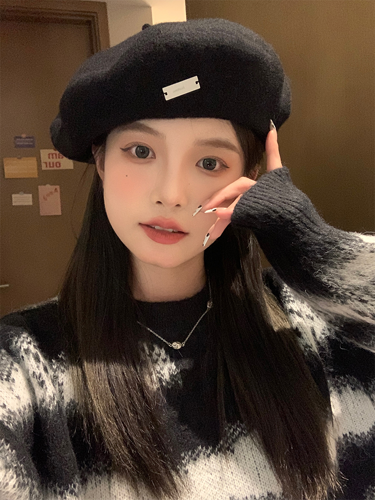 Black Octagonal Painter's Hat Beret for Women - Versatile Autumn Winter Accessory, Flattering Fit for Large Head Circumference