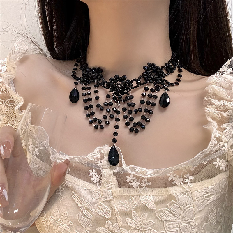 Black Rose Tassel Choker Necklace, Retro Court Style Dark Gothic Clavicle Chain, Light Luxury High-End Fashion Accessory