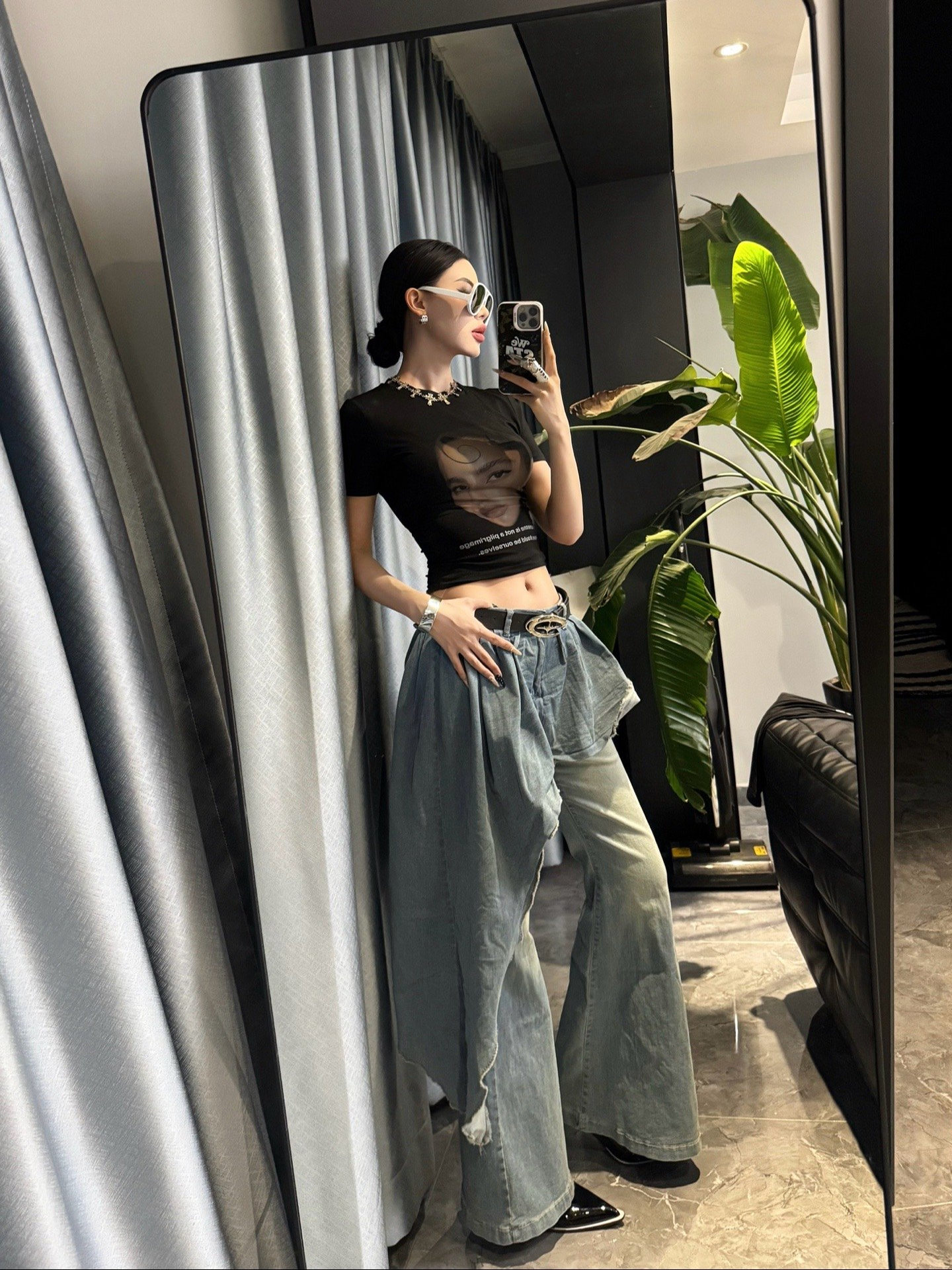 Black Short-Sleeve Printed T-Shirt for Women - American Style Spicy Girl Shoulder Portrait Slim-Fit Cropped Top for Summer 2025 Black Short-Sleeve Printed T-Shirt for Women - American Style Spicy Girl Shoulder Portrait Slim-Fit Cropped Top for Summer 2025