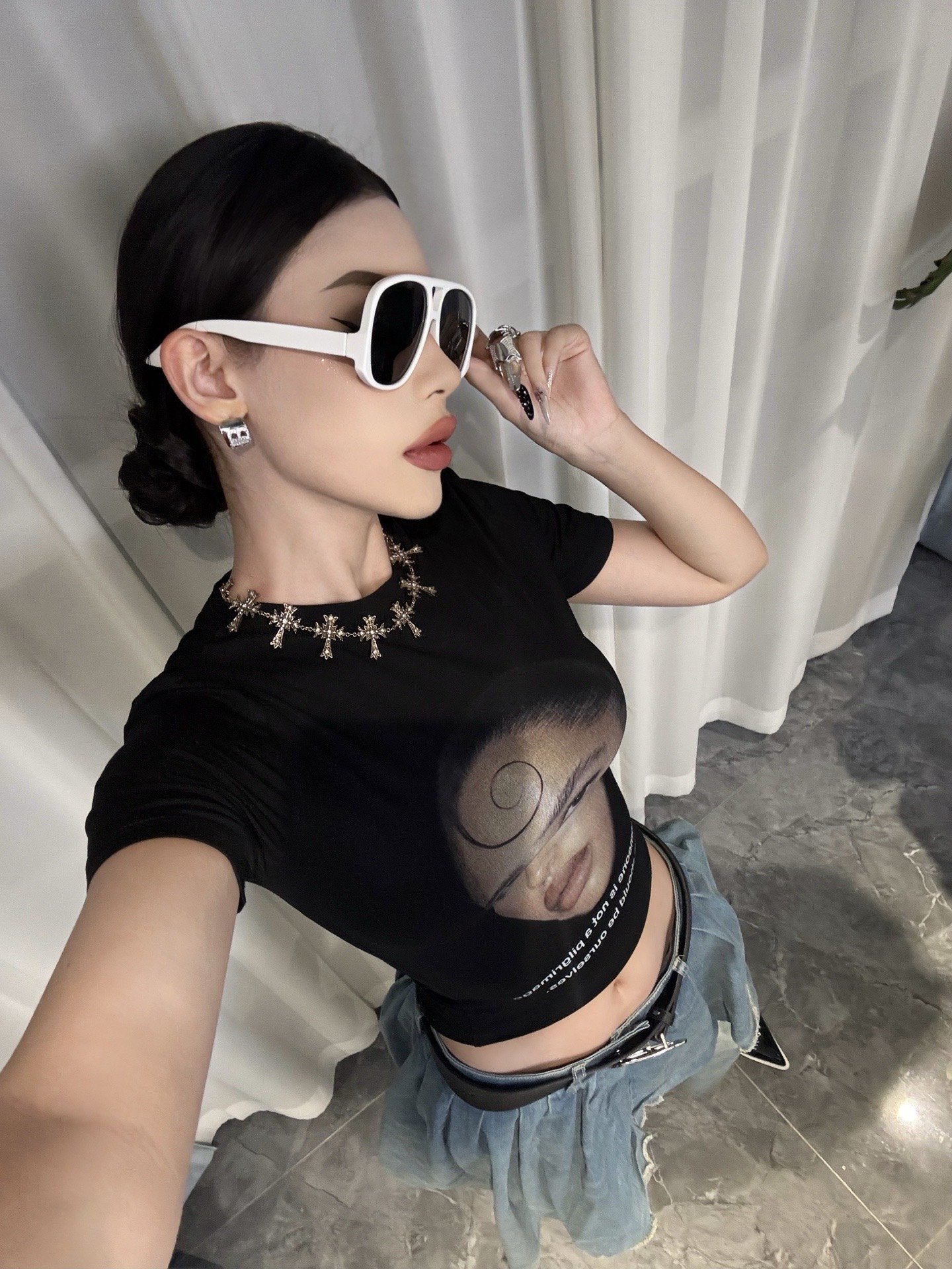 Black Short-Sleeve Printed T-Shirt for Women - American Style Spicy Girl Shoulder Portrait Slim-Fit Cropped Top for Summer 2025 Black Short-Sleeve Printed T-Shirt for Women - American Style Spicy Girl Shoulder Portrait Slim-Fit Cropped Top for Summer 2025