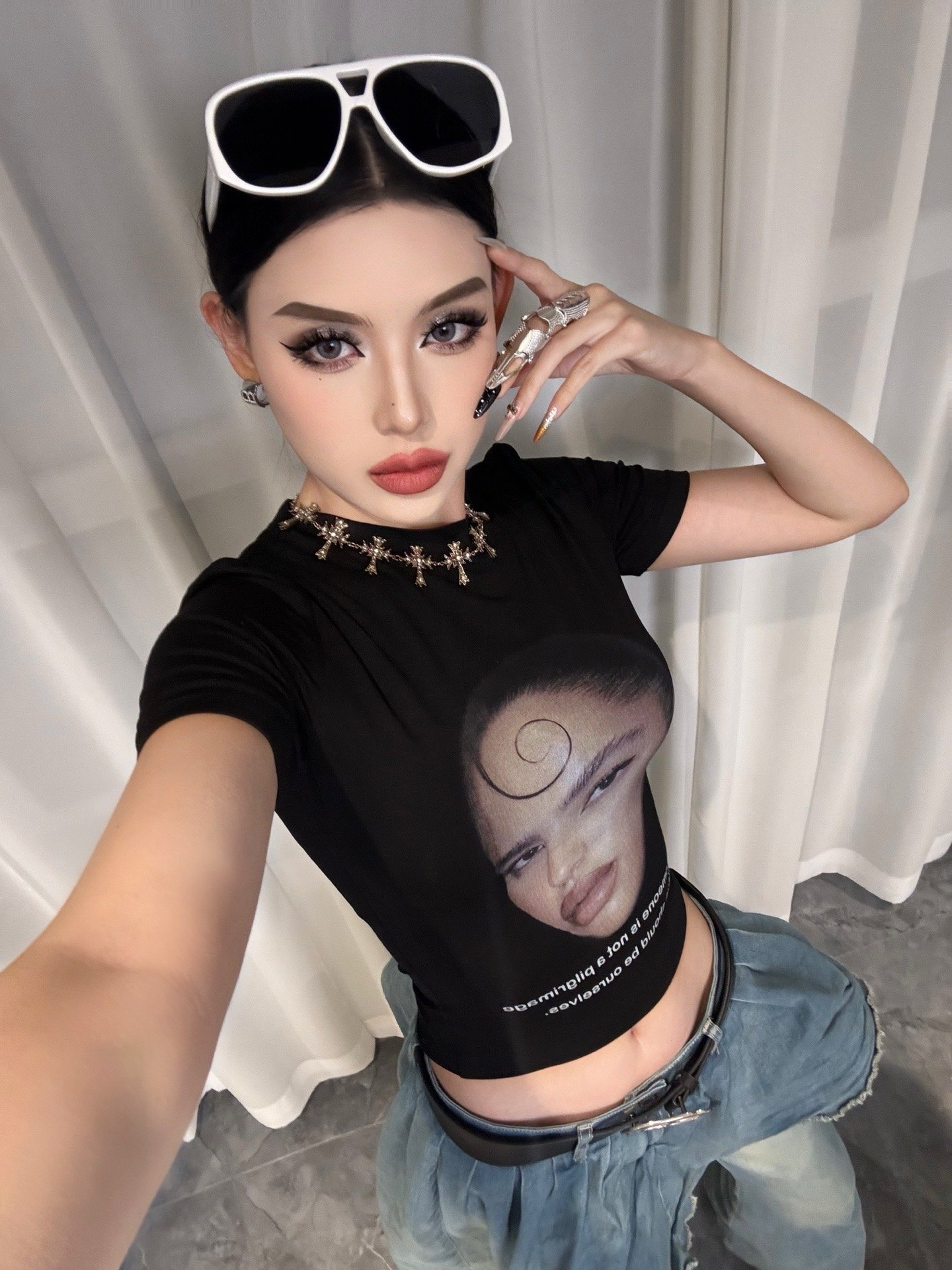 Black Short-Sleeve Printed T-Shirt for Women - American Style Spicy Girl Shoulder Portrait Slim-Fit Cropped Top for Summer 2025 Black Short-Sleeve Printed T-Shirt for Women - American Style Spicy Girl Shoulder Portrait Slim-Fit Cropped Top for Summer 2025
