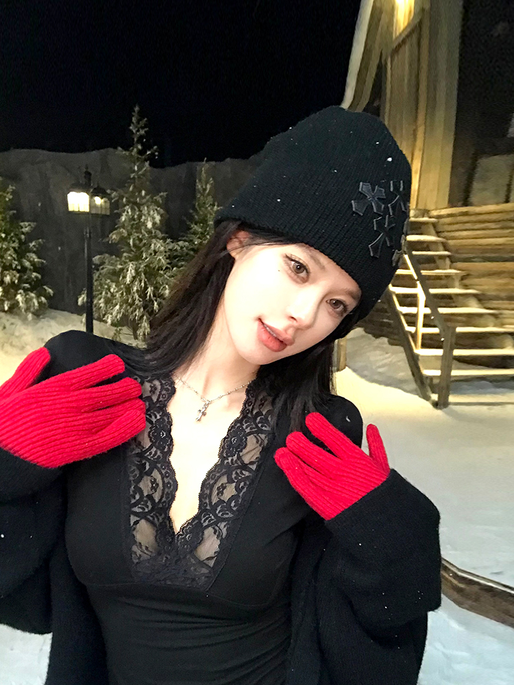 Black V-neck Lace Spliced Long Sleeve T-shirt for Women - Slim Fit Autumn Winter Top, Y2K Style