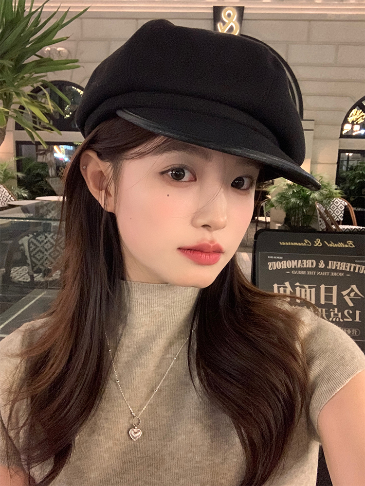 Black Woolen Newsboy Hat for Women - Versatile Octagonal Beret for Autumn and Winter, Vintage Style Painter's Hat