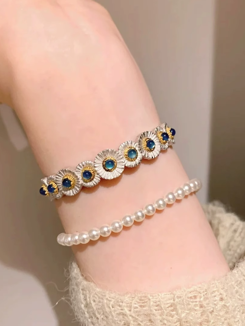 Blue Chalcedony Daisy Open Ring for Women - Exquisite Light Luxury Niche Design, High-End Fashion Jewelry Blue Chalcedony Daisy Open Ring for Women - Exquisite Light Luxury Niche Design, High-End Fashion Jewelry