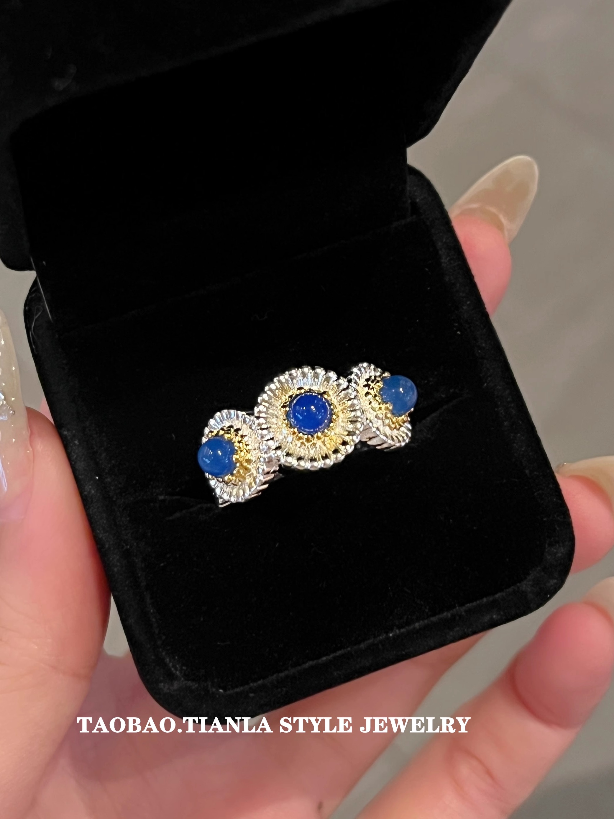 Blue Chalcedony Daisy Open Ring for Women - Exquisite Light Luxury Niche Design, High-End Fashion Jewelry Blue Chalcedony Daisy Open Ring for Women - Exquisite Light Luxury Niche Design, High-End Fashion Jewelry