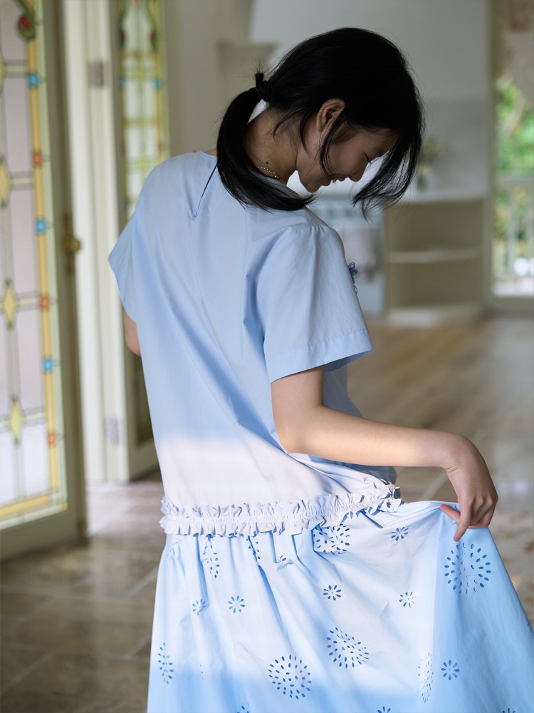 Blue Lace Short-Sleeve Top with Shoulder Pleats and Round Neck - Feminine Basic Shirt for Y2K and Korean Style Fashion Blue Lace Short-Sleeve Top with Shoulder Pleats and Round Neck - Feminine Basic Shirt for Y2K and Korean Style Fashion