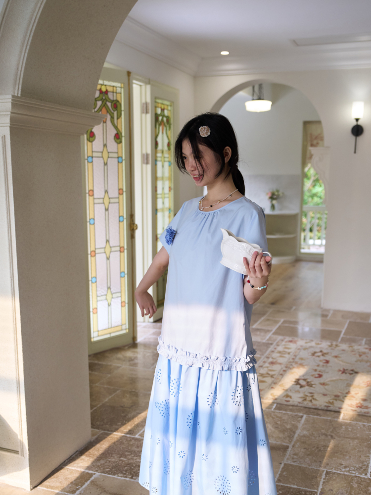 Blue Lace Short-Sleeve Top with Shoulder Pleats and Round Neck - Feminine Basic Shirt for Y2K and Korean Style Fashion Blue Lace Short-Sleeve Top with Shoulder Pleats and Round Neck - Feminine Basic Shirt for Y2K and Korean Style Fashion